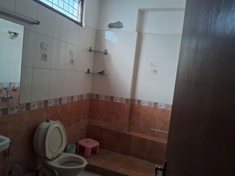 Bathroom, sector 49 3 Bedroom 1550 Sq.Ft. Independent House In Sector 49 Gurgaon 10731040