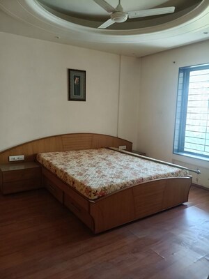 Bedroom in 3.5 BHK Apartment at Ganga Satellite, Wanwadi – for Rent