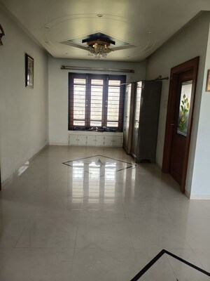 Room in 3.5 BHK Apartment at Ganga Satellite, Wanwadi – for Rent