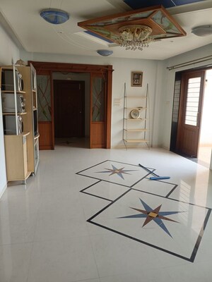 Room in 3.5 BHK Apartment at Ganga Satellite, Wanwadi – for Rent