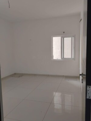 Room in 2.5 BHK Apartment at Aliens Space Station, Tellapur – for Sale