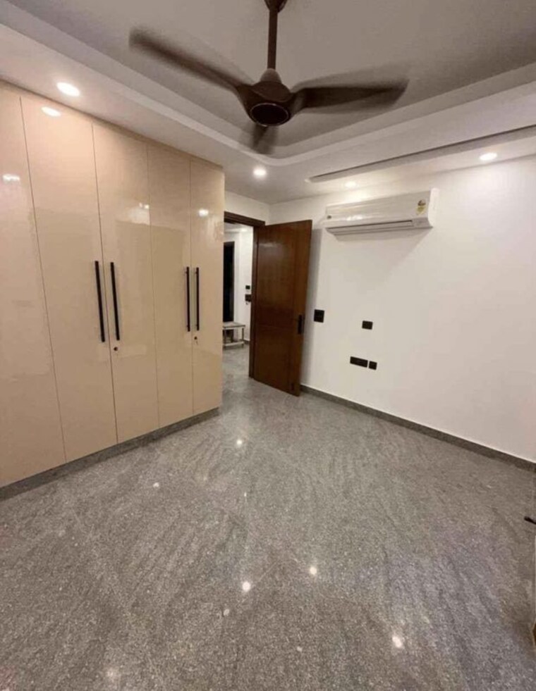 Room, rajouri garden 3 Bedroom 160 Sq.Yd. Builder Floor In Rajouri Garden Delhi 10731096