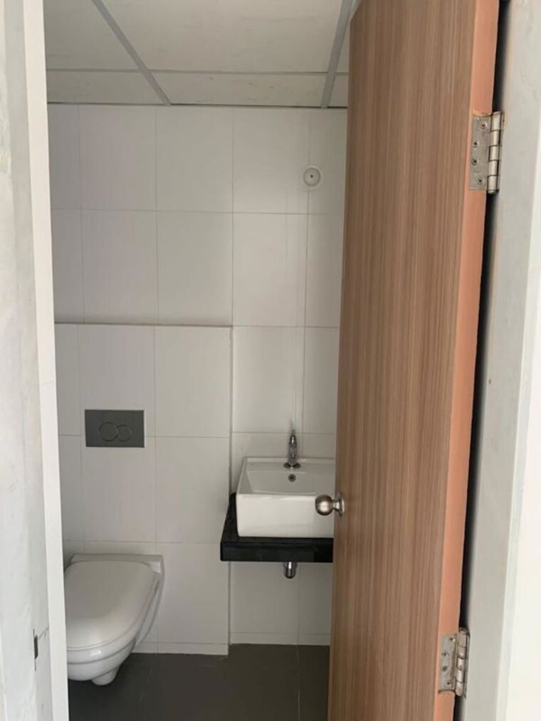 Bathroom, godrej-emerald 2 Bedroom 1000 Sq.Ft. Apartment In Ghodbunder Road Thane 10731120