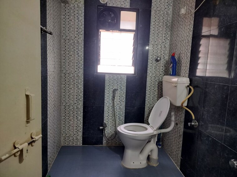 Bathroom, arun-sheth-sanskriti 3 Bedroom 1300 Sq.Ft. Apartment In Wakad Pune 10731148