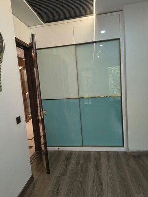 Furnished Amenities in 4 BHK Builder Floor at South City 1 – for Rent