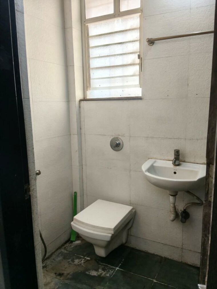 Bathroom, kumbare-fusion-city 2 Bedroom 654 Sq.Ft. Apartment In Kondhawe Dhawade Pune 10731192