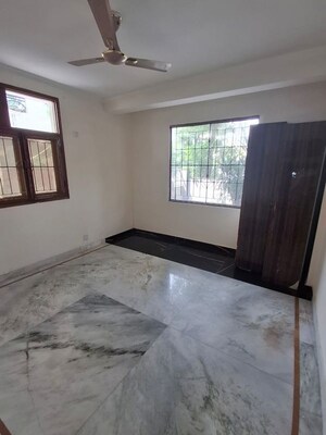 Room in 3 BHK Builder Floor at Unitech South City II, Sector 50 – for Rent