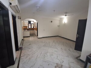 Room in 3 BHK Builder Floor at Unitech South City II, Sector 50 – for Rent