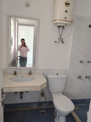 Bathroom in 3 BHK Builder Floor at Unitech South City II, Sector 50 – for Rent