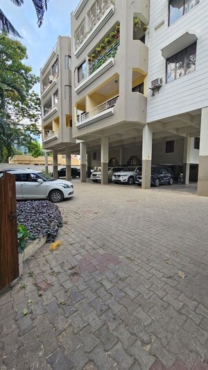 Parking in 4 BHK Apartment at Richmond Road – for Sale
