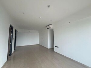 Room in 3 BHK Apartment at Lodha The Park, Worli – for Rent