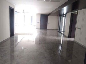 Room in 6+ BHK Builder Floor at BPTP Amstoria, Sector 102 – for Sale