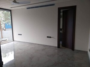 Room in 6+ BHK Builder Floor at BPTP Amstoria, Sector 102 – for Sale