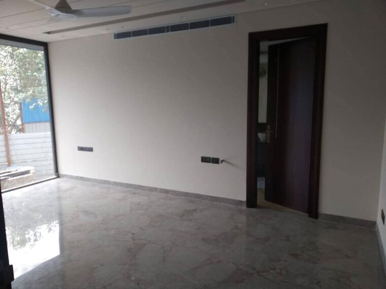 Room, bptp-amstoria 6+ Bedroom 304 Sq.Yd. Builder Floor In Sector 102 Gurgaon 10731344