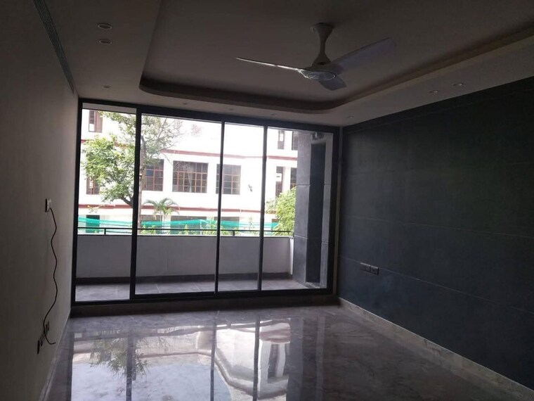 Room, bptp-amstoria 6+ Bedroom 304 Sq.Yd. Builder Floor In Sector 102 Gurgaon 10731344