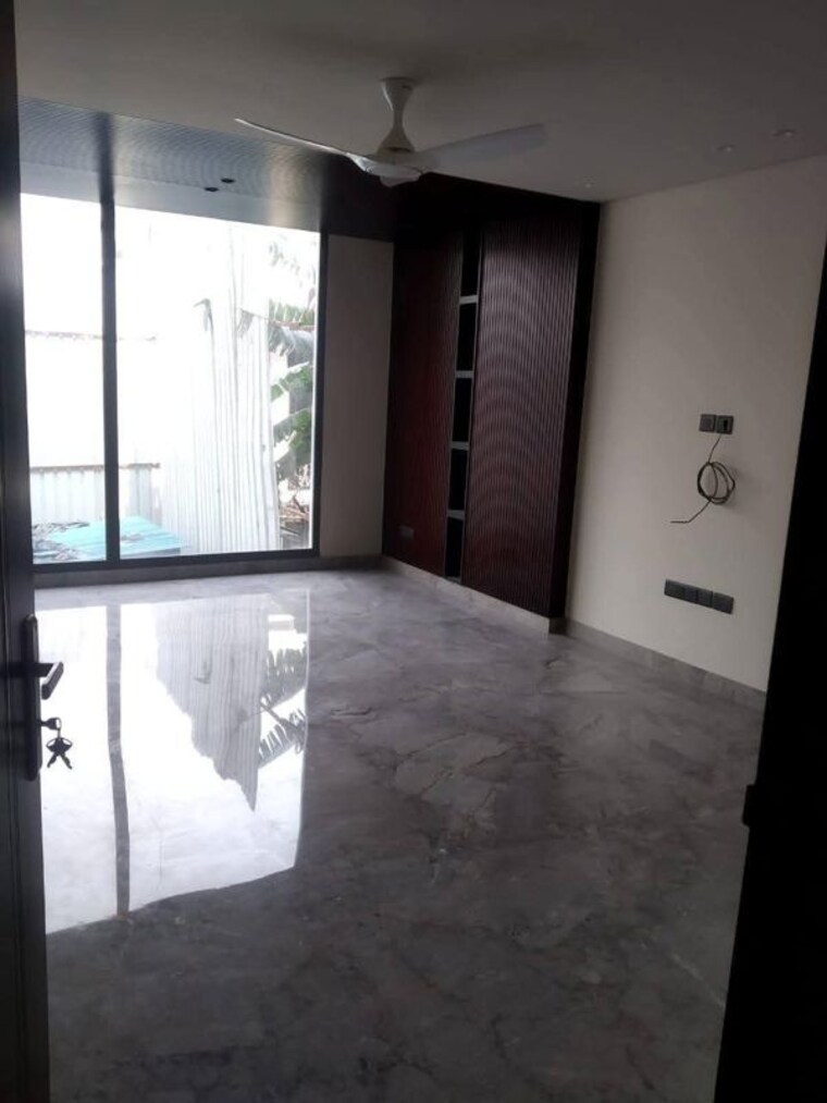 Room, bptp-amstoria 6+ Bedroom 304 Sq.Yd. Builder Floor In Sector 102 Gurgaon 10731344