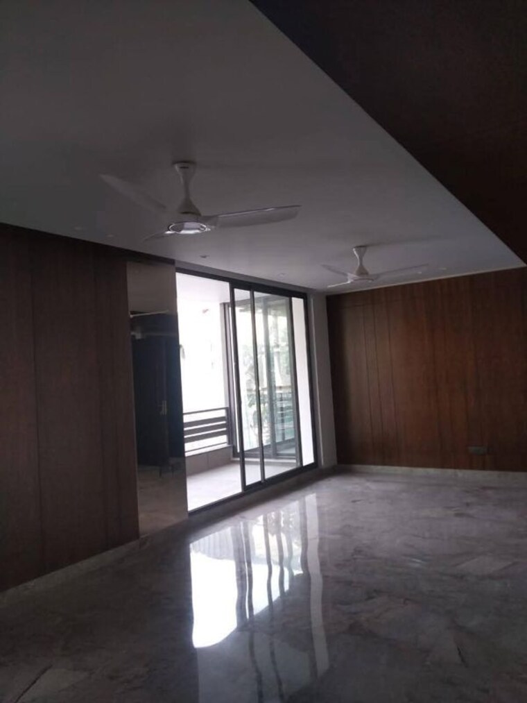 Room, bptp-amstoria 6+ Bedroom 304 Sq.Yd. Builder Floor In Sector 102 Gurgaon 10731344