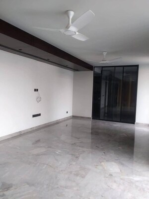 Room in 6+ BHK Builder Floor at BPTP Amstoria, Sector 102 – for Sale