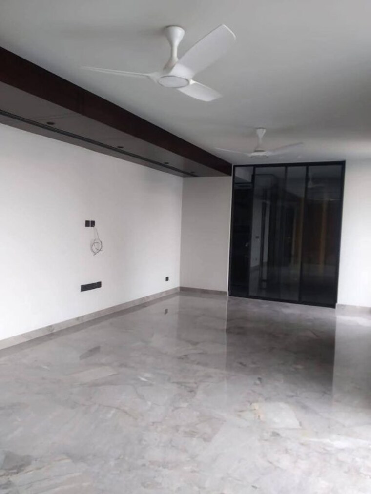 Room, bptp-amstoria 6+ Bedroom 304 Sq.Yd. Builder Floor In Sector 102 Gurgaon 10731344