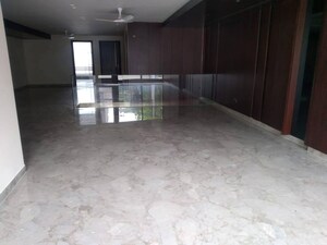 Room in 6+ BHK Builder Floor at BPTP Amstoria, Sector 102 – for Sale