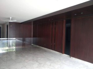 Room in 6+ BHK Builder Floor at BPTP Amstoria, Sector 102 – for Sale