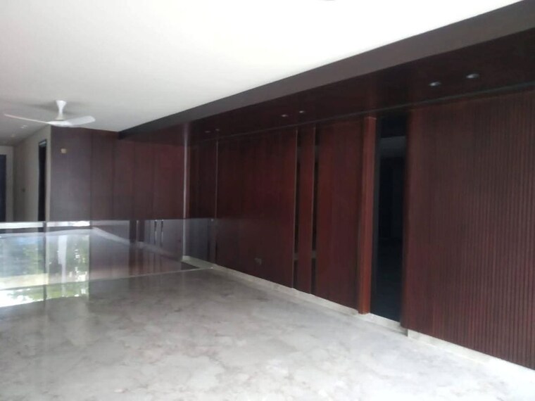 Room, bptp-amstoria 6+ Bedroom 304 Sq.Yd. Builder Floor In Sector 102 Gurgaon 10731344