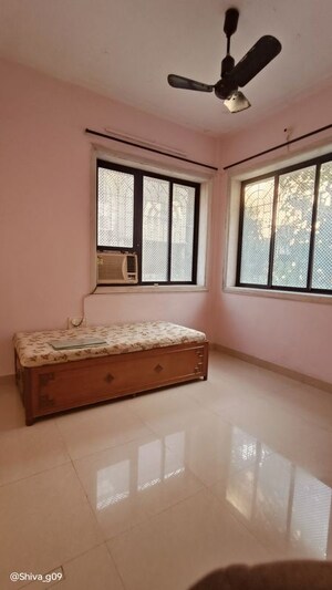 Bedroom in 2 BHK Apartment at Kataria Colony, Dadar West – for Rent