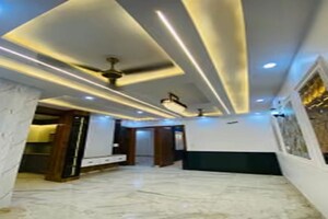 Room in 4 BHK Builder Floor at Janakpuri – for Sale