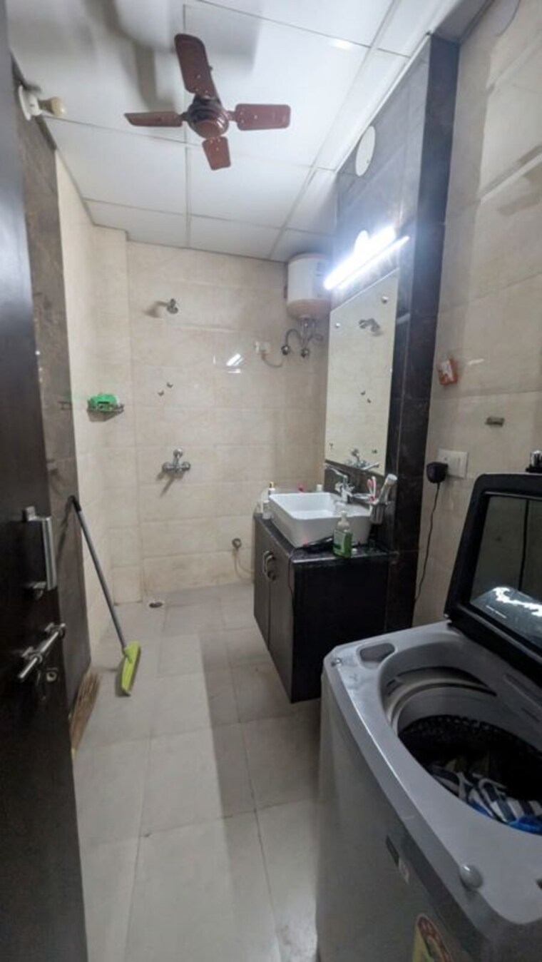 Bathroom, sector 57 3 Bedroom 2000 Sq.Ft. Builder Floor In Sector 57 Gurgaon 10731384