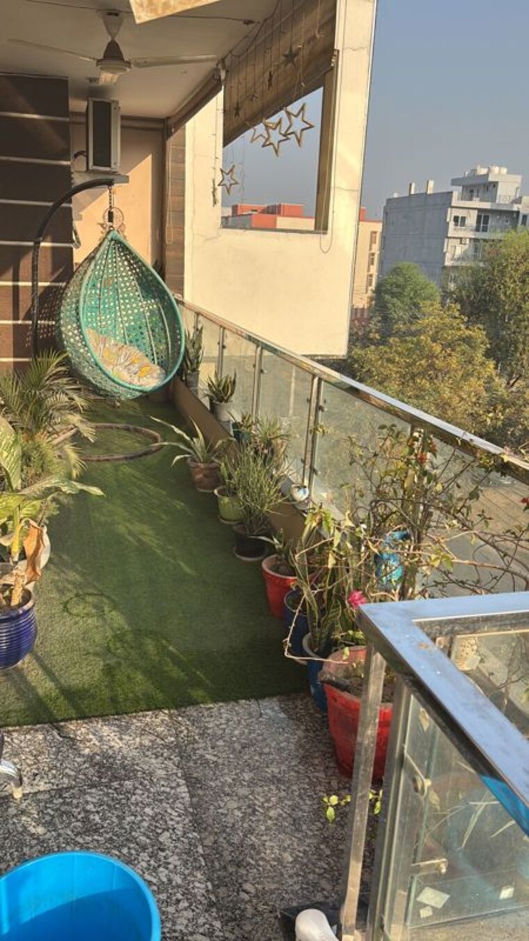 Balcony, sector 57 3 Bedroom 2000 Sq.Ft. Builder Floor In Sector 57 Gurgaon 10731384
