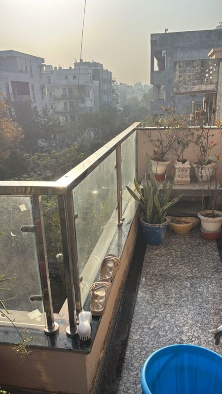 Balcony, sector 57 3 Bedroom 2000 Sq.Ft. Builder Floor In Sector 57 Gurgaon 10731384