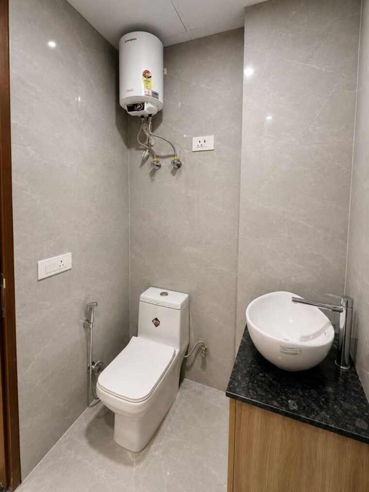Bathroom, sector 57 3 Bedroom 2200 Sq.Ft. Builder Floor In Sector 57 Gurgaon 10731406