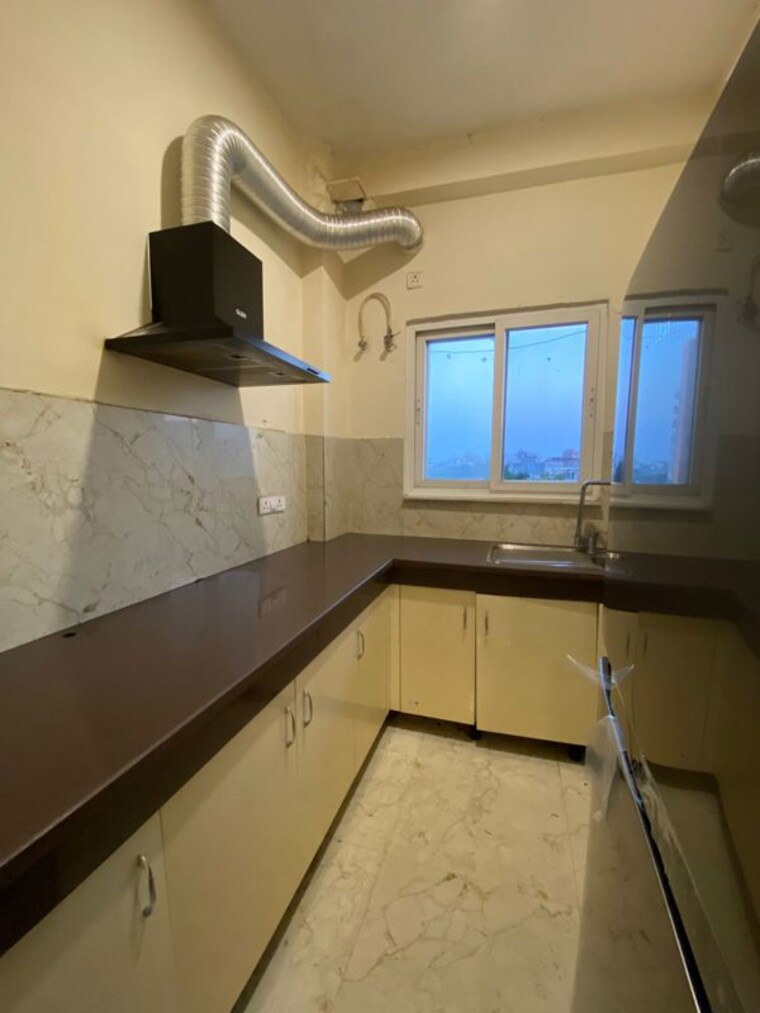 Kitchen, sector 57 3 Bedroom 2200 Sq.Ft. Builder Floor In Sector 57 Gurgaon 10731406