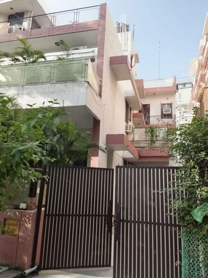 1 RK Builder Floor For Rent in Green Park