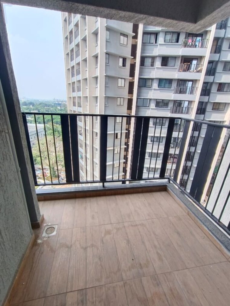 Balcony, mahindra-nestalgia 3 Bedroom 978 Sq.Ft. Apartment In Pimpri Pune 10731410