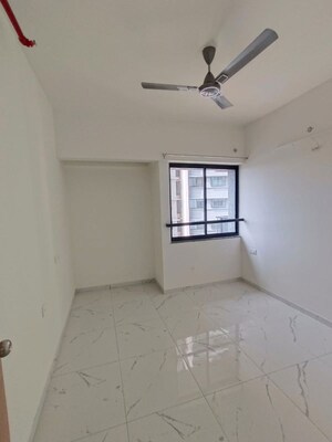 Room in 3 BHK Apartment at Mahindra Nestalgia, Pimpri – for Rent