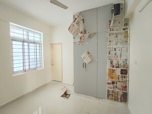 Room in 3 BHK Apartment at Reliable Lake Dew Residency, Haralur Road – for Rent