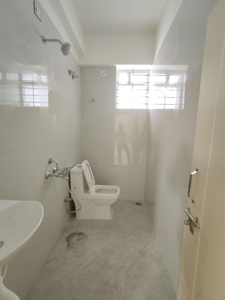 Bathroom, reliable-lake-dew-residency 3 Bedroom 1450 Sq.Ft. Apartment In Haralur Road Bangalore 10731428