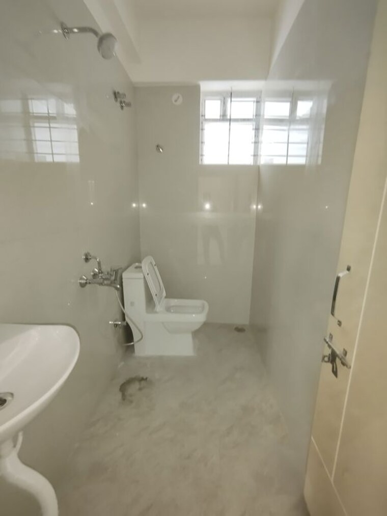 Bathroom, reliable-lake-dew-residency 3 Bedroom 1450 Sq.Ft. Apartment In Haralur Road Bangalore 10731428