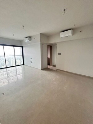2 BHK Apartment For Rent in Rustomjee Paramount, Khar West