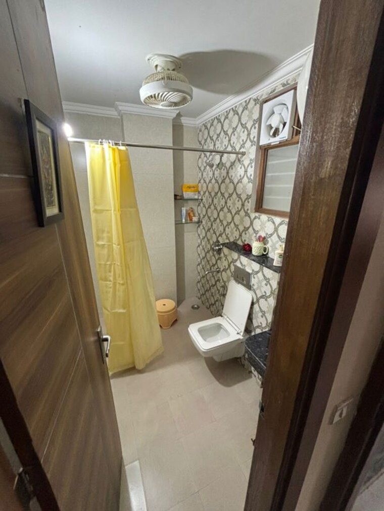Bathroom, sector 52 3 Bedroom 2000 Sq.Ft. Builder Floor In Sector 52 Gurgaon 10731484