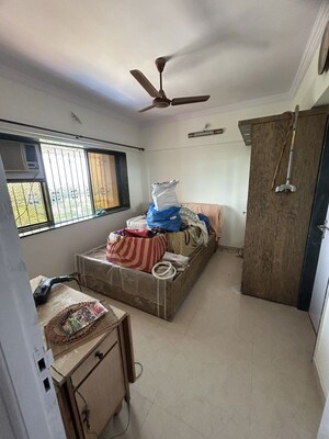 Room in 1 BHK Apartment at Kartikey Apartments, Kandivali West – for Rent