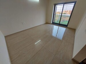 Room in 5 BHK Apartment at Mantra Montana Phase 6, Dhanori – for Rent