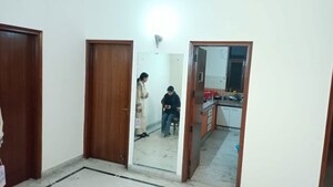 Room in 6+ BHK Villa at Sector 31 – for Rent