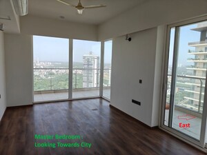 Room in 3 BHK Apartment at Mahindra Luminare, Sector 59 – for Rent