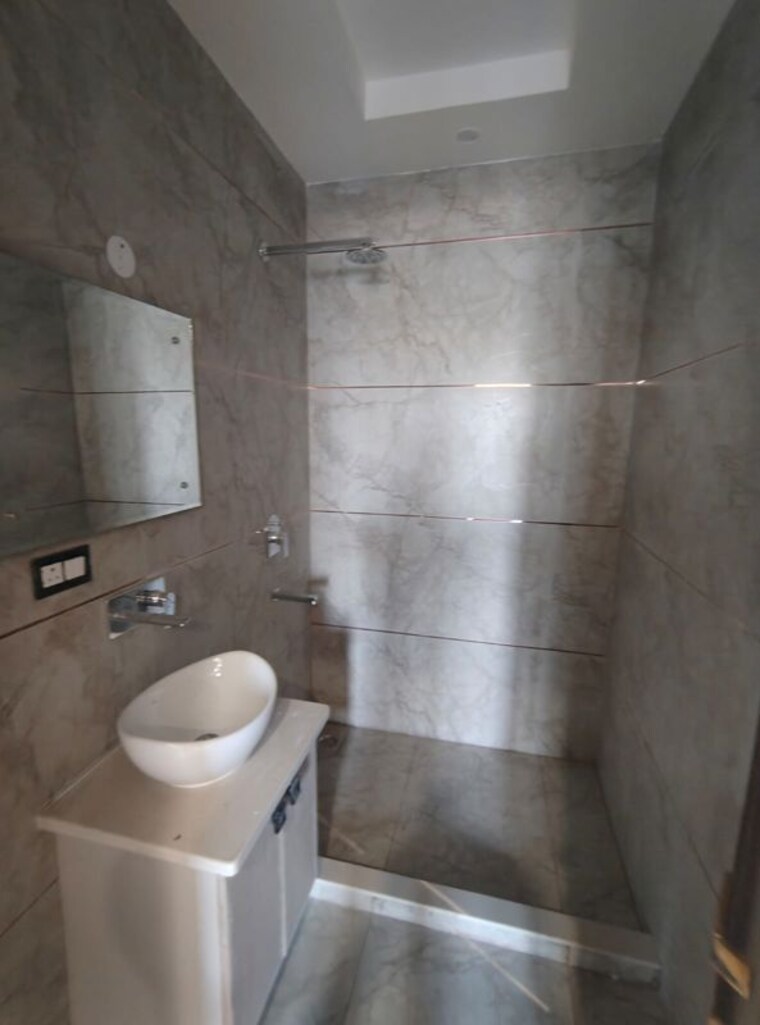 Bathroom, sector 97 2 Bedroom 1100 Sq.Ft. Apartment In Sector 97 Faridabad 10731538
