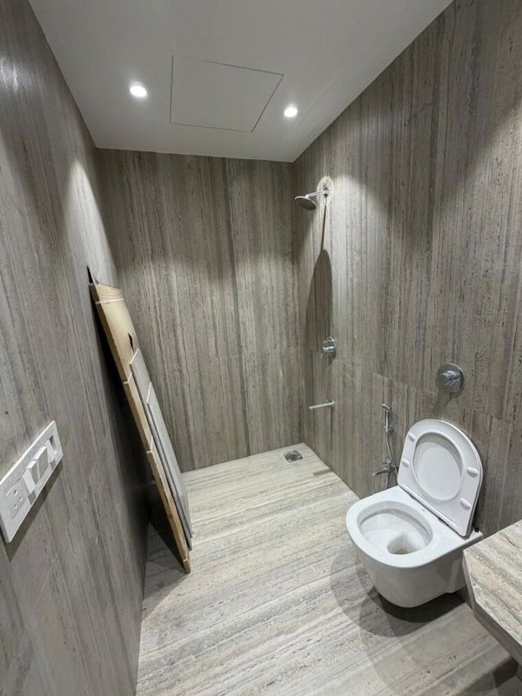 Bathroom, matunga east 3 Bedroom 2000 Sq.Ft. Apartment In Matunga East Mumbai 10731558