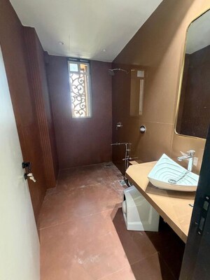 Attached Bathroom in 3 BHK Apartment at Matunga East – for Rent