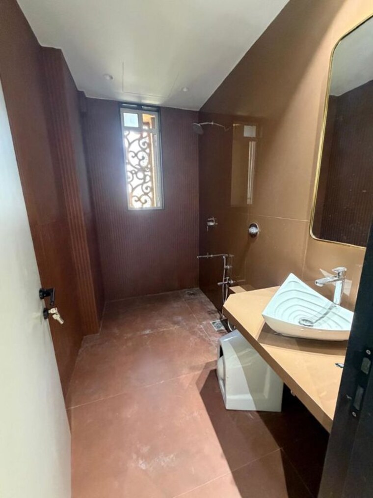 Attached Bathroom, matunga east 3 Bedroom 2000 Sq.Ft. Apartment In Matunga East Mumbai 10731558