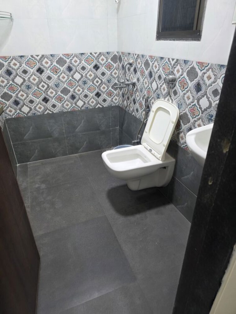 Bathroom, kanchan-mrig-apartment 1 Bedroom 550 Sq.Ft. Apartment In Andheri East Mumbai 10731574